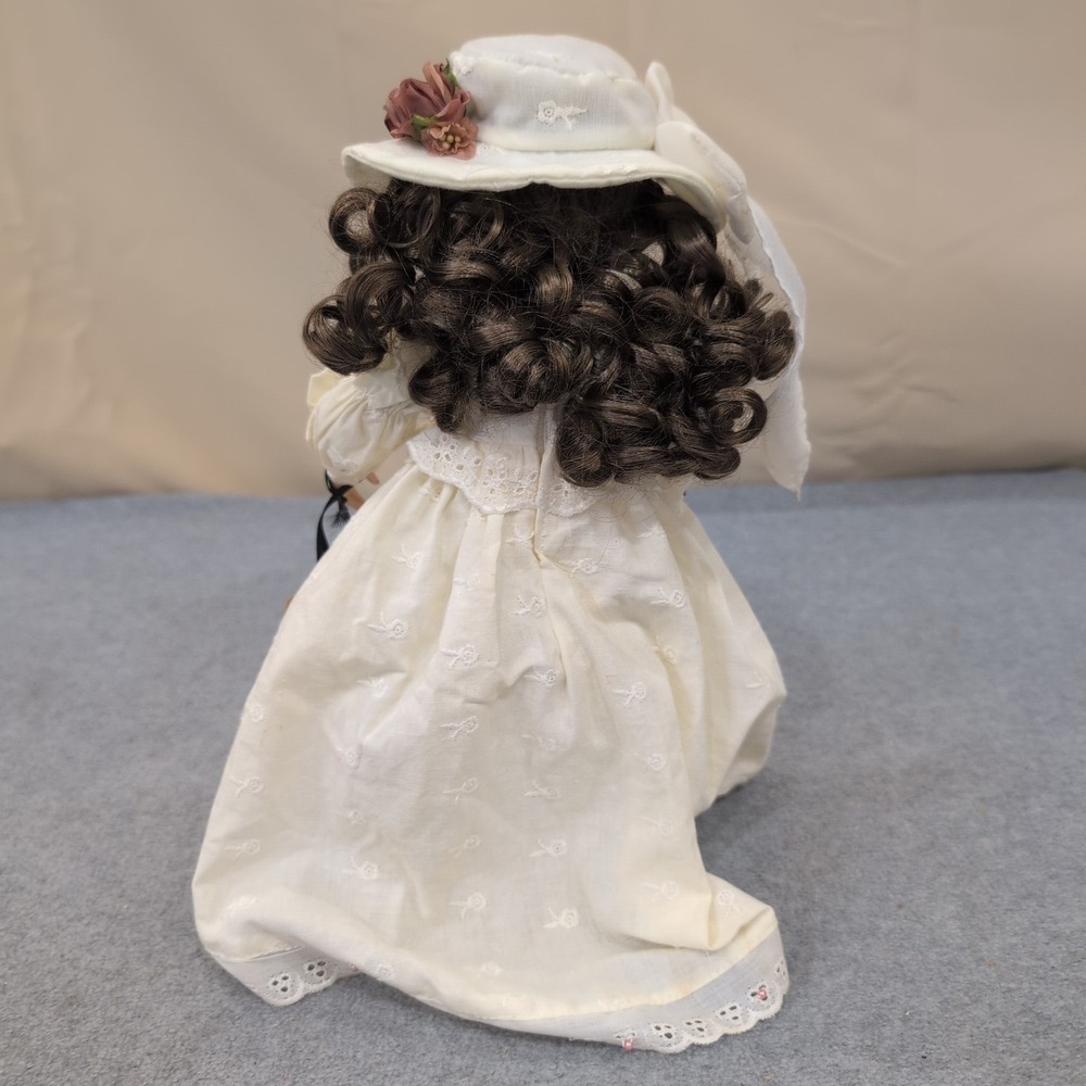 Boyds Collection Yesterdays Child Emilee Porcelain Doll 4808 Cream Dress 2000 - Picture 6 of 7